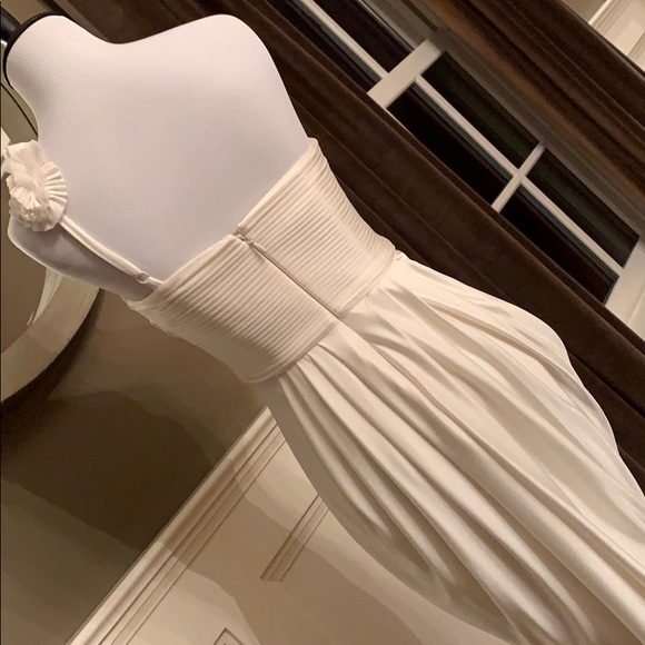 BCBGMAXAZRIA
Cream/White 1 Shoulder Cocktail Dress - Picture 4 of 9